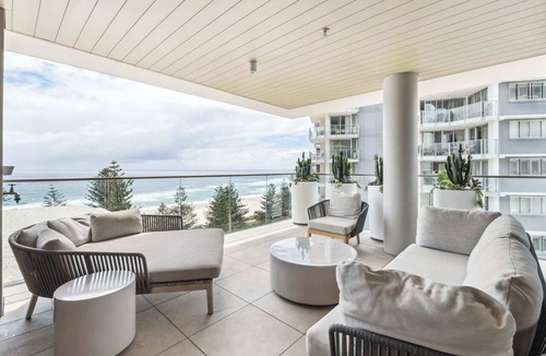 Burleigh Heads Apartment | Picasso by Khove
