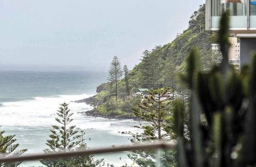 Burleigh Heads Apartment | Picasso by Khove