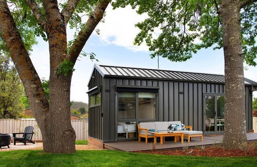 Hepburn House | Piccola Blu is a tiny retreat designed for stillness, cosy corners and whispering garden
