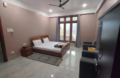Bomdila Hotel | Pine View Hotel