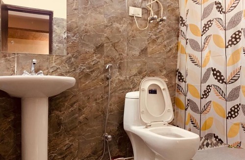 Kaluk Hotel | Pine Village Retreat