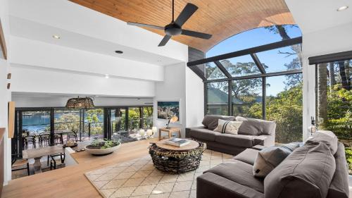 Coasters Retreat House | Pittwater Waterfront Retreat Ferry or Water Access