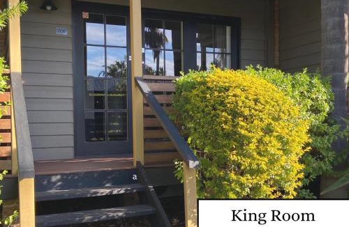 Pokolbin Hotel | Pokolbin Village Estate