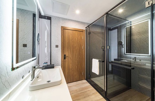 Jiangcheng District Hotel | Poltton Century Hotel Yangjiang