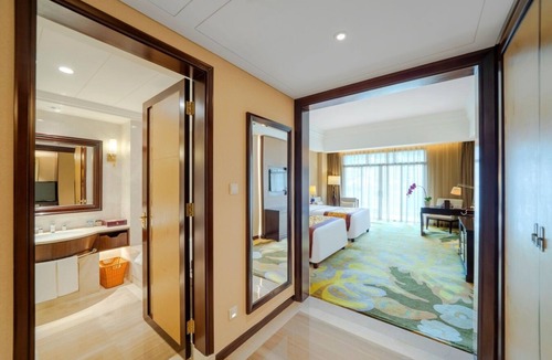 Yunyan District Hotel | Poly International Hot Spring Hotel