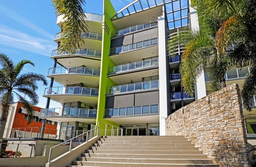 Cairns Central Business District Apartment | Pool View City Centre Apartment 202