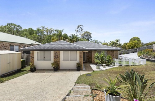 Pacific Pines House | Poolside Paradise – 5BR Family Haven with pool