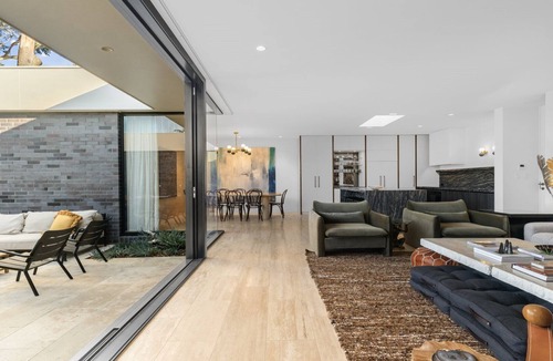 Hawks Nest House | Poolside Retreat, TOP NOTCH
