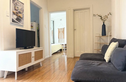 Woolloomooloo Apartment | Potts Point Cosy 1BR | Walk to CBD, Train, Cafes & Harbour!