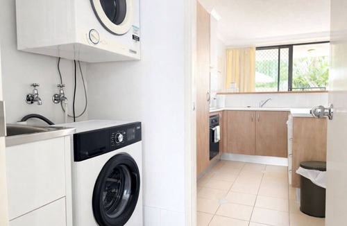 Spring Hill Apartment | Practical City Base | 1BR/1BA