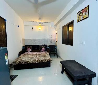 Vrindavan Apartment | Premanand mharaj Darshan maarg