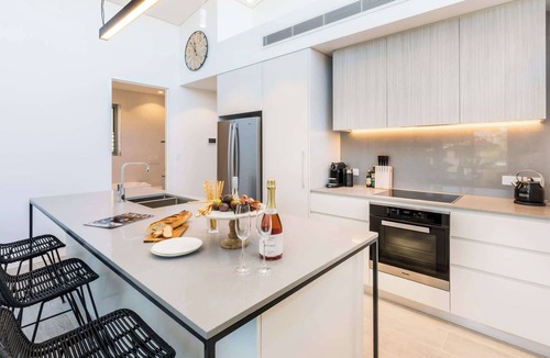 Coogee Apartment | Premium Beachside Living at Chic Coogee Escape E8