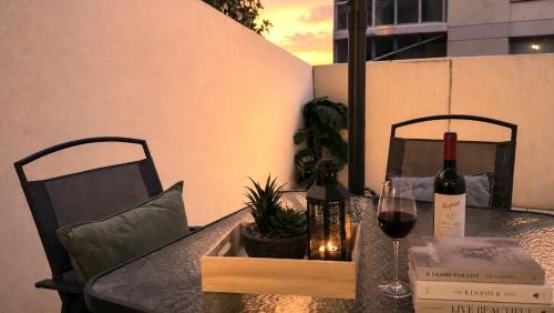 Darling Harbour Apartment | Prime Location Chinatown Luxury Studio w Balcony Sydney CBD