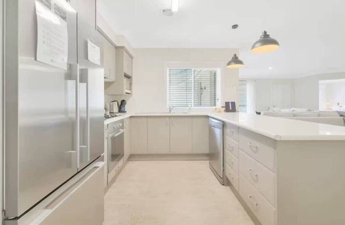 Bathurst Villa | Prime on Piper - 3 Bed Home in Heart of Town