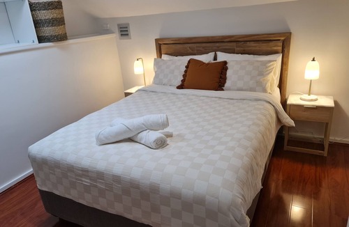 Guildford West House | Private and Cosy Two Storey Guest House Near Shops/transport