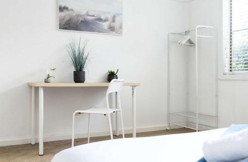 Ryde House | Private Double Room - Central Location At Ryde - Shared Bathroom and Amenities