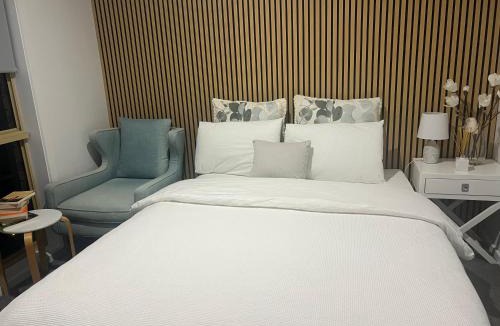Westmeadows Apartment | Private Entry Guest Suite- 6 minutes to Airport
