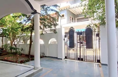 Indira Nagar House | Private Floor In A Bungalow