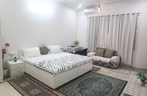 Indira Nagar House | Private Floor In A Bungalow