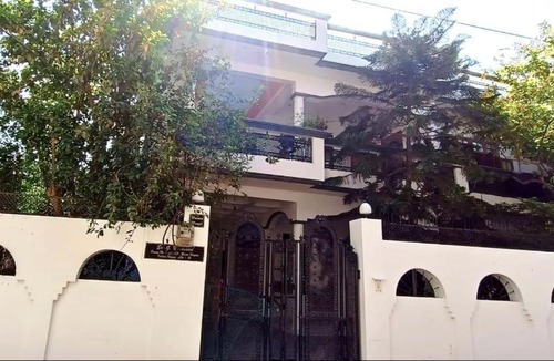Indira Nagar House | Private Floor In A Bungalow