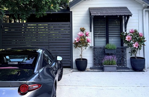 Lindfield Cottage | Private guesthouse & stunning outdoor space in newly built designer home.