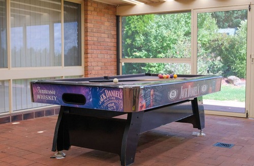Robin Hill House | Private House - Pool, Games and Fire Pit Bathurst
