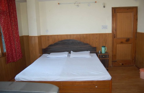 Hazratganj Resort | Private room ∙ 2 guests