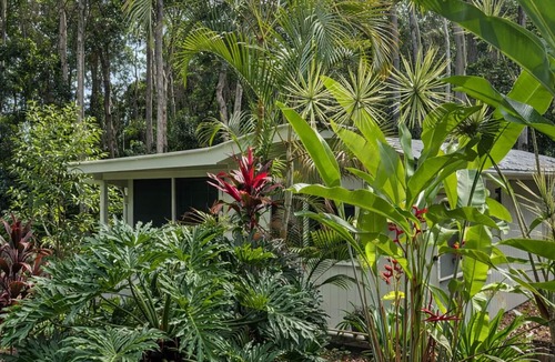 Doonan Apartment | Private Noosa Hinterland Retreat with Outdoor Shower & Deck