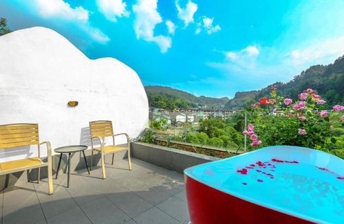 Chaqiyu Hotel | Pure House-Free shuttle Service to South Gate of the Forest Park,Attraction Tickets Serivce in advance, Mount View, Nature village and Tranguility