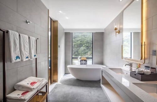 Yangshuo Hotel | Puyua Sky Pool Panoramic Resort