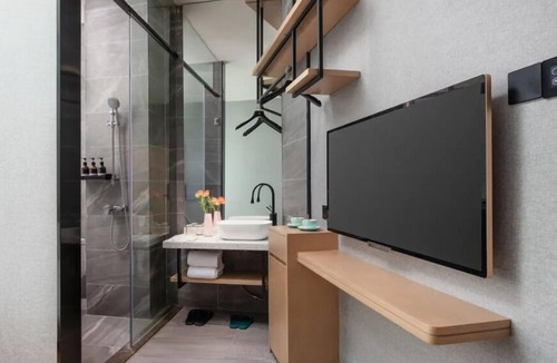 Buji Hotel | Puyue Hotel - Shenzhen East Railway Station Buji Metro Station