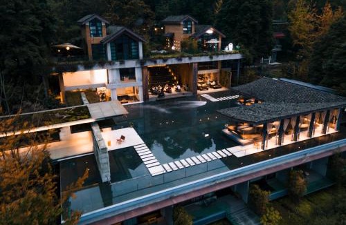 Dujiangyan Hotel | Qing XIA Shan Ju Resort Hotel