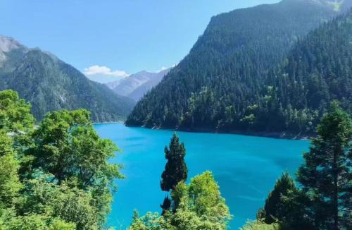 Jiuzhaigou Hotel | Qinghe Courtyard Jiuzhaigou QINGHE Hot Spring Luxury Private Hot Spring Villa