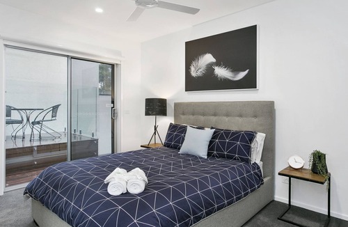 Ocean Grove House | QUALITY ACCOMMODATION ONLY 200M FROM BEACH & TOWN CENTRE! - 82A Orton Street