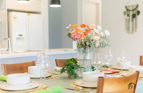 Hornsby House | Quiet and warm 4 Bedrooms in Hornsby