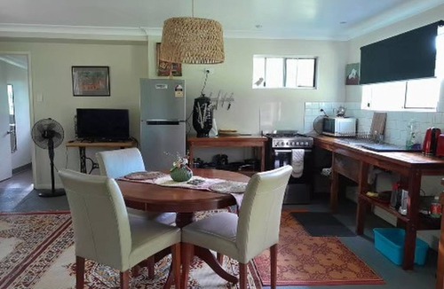 North Johnstone Cottage | Quiet, peaceful and comfortable country cottage close to Lake Eacham.