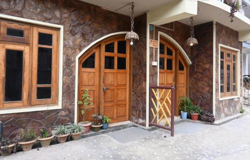 Police Bazar House | Quinton Enclave
