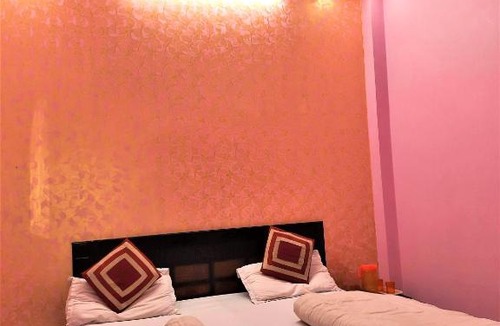 Ghaziabad Hotel | Quizz Hotel @ 01 Min Walk in from Ghaziabad Railway Station