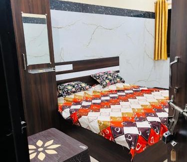 Vrindavan House | Radha Kunj Bihari guest inn