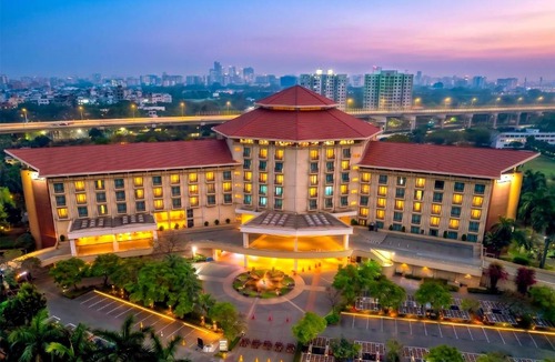 Dhaka Hotel | Radisson Blu Dhaka Water Garden