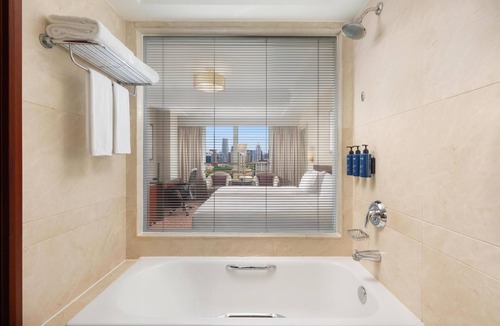 Downtown Shanghai Hotel | Radisson Blu Hotel Shanghai New World