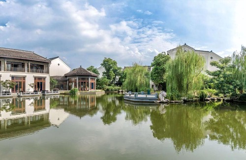 Xinwu District Hotel | Radisson Blu Resort Wetland Park