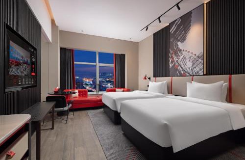Xiangzhou District Hotel | Radisson RED Hotel Zhuhai Gongbei Port