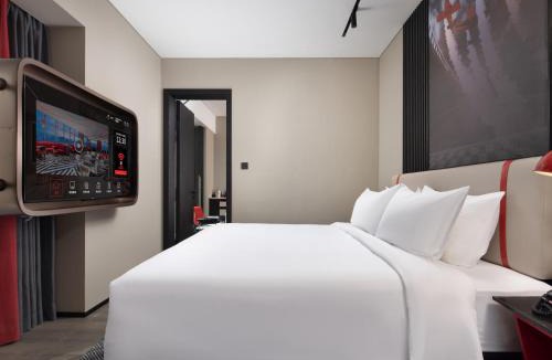 Xiangzhou District Hotel | Radisson RED Hotel Zhuhai Gongbei Port