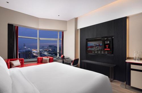 Xiangzhou District Hotel | Radisson RED Hotel Zhuhai Gongbei Port