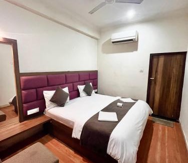 Agra Hostel | Rahgir Tales Hostel "Taj View"