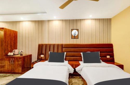 Vrindavan House | Rainbow Family Guest House- Premium Rooms with In-House PARKING - Near Prem Mandir