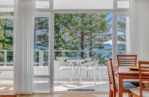 Coolangatta Apartment | Rainbow Pacific Unit 9- Stunning views over Rainbow Bay and Snapper Rocks. Swimming Pool. Wi-Fi