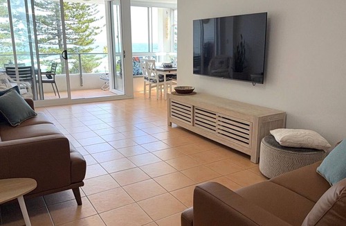 Coolangatta Apartment | Rainbow Pacific Unit 8- Ocean views over Rainbow Bay Coolangatta with free Wi-Fi