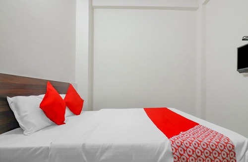 Mathura Hotel | Rajlakshmi Guest House - AC Room with attached bathroom, Free Wifi